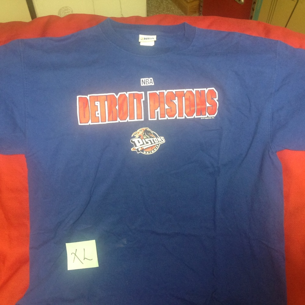 NBA Detroit Pistons tshirt